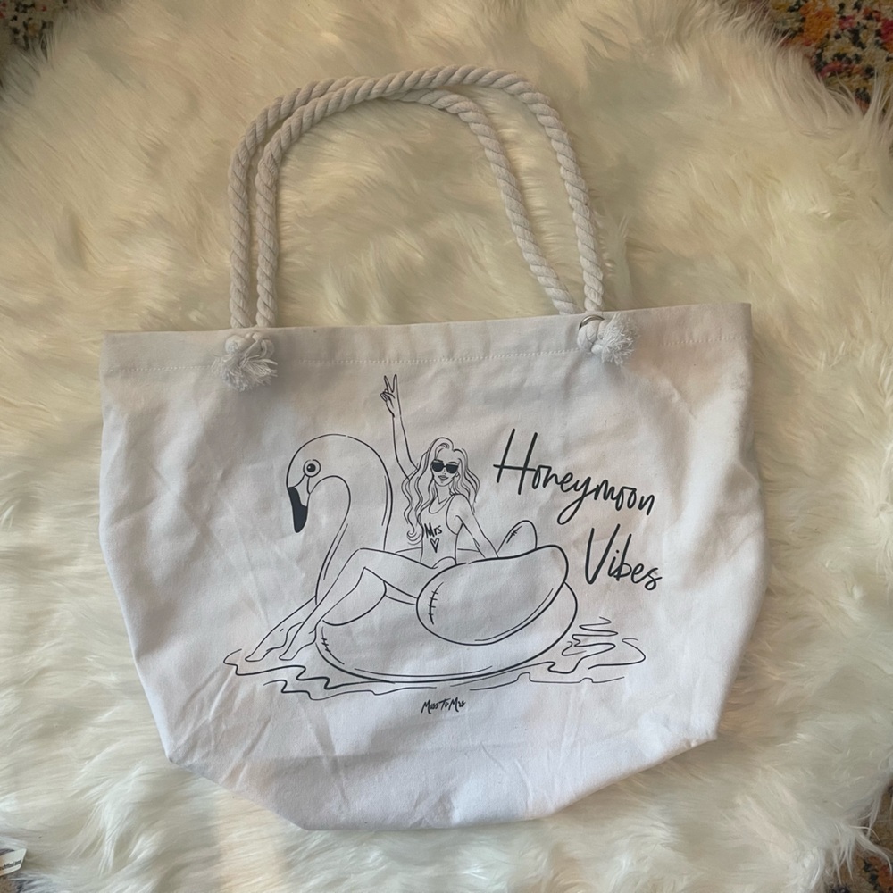 Brand New: Honeymoon Vibes Canvas bag 👰🏼‍♀️